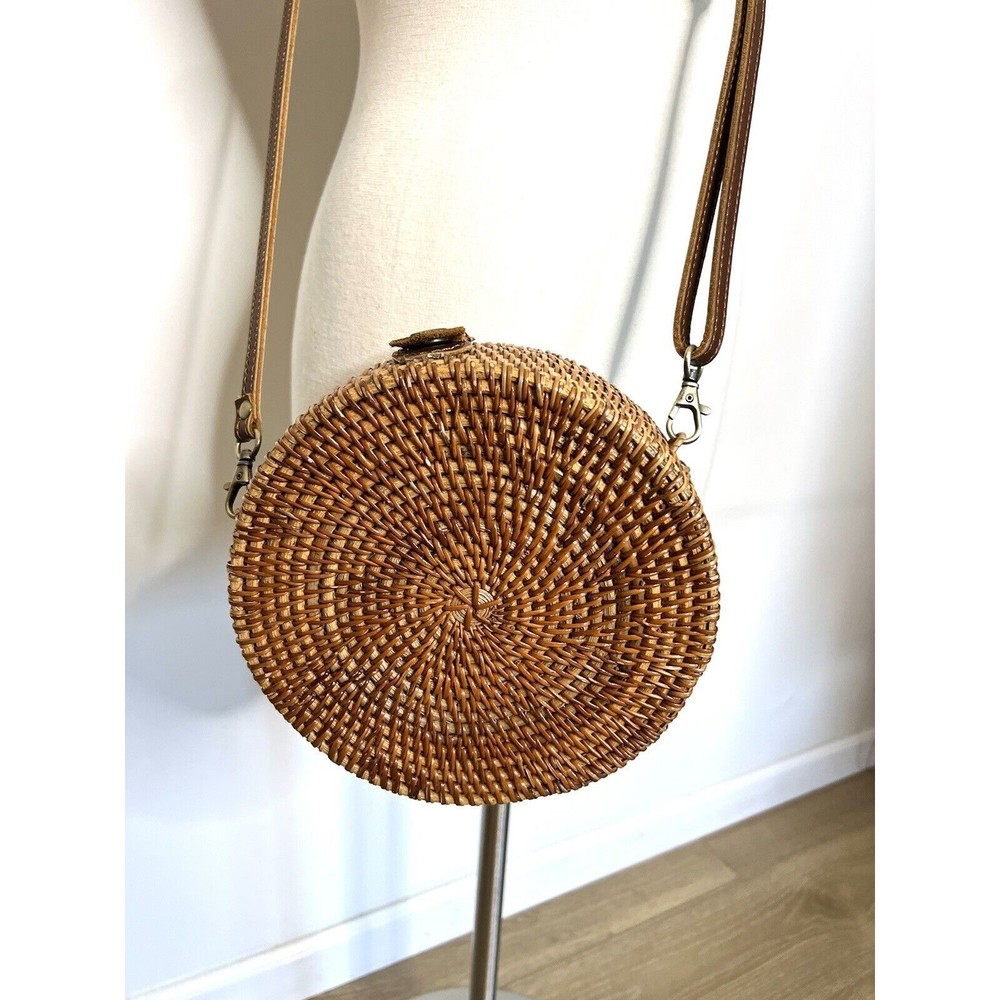 RATTAN ROUND CROSSBODY PURSE..! - Picture 2 of 8